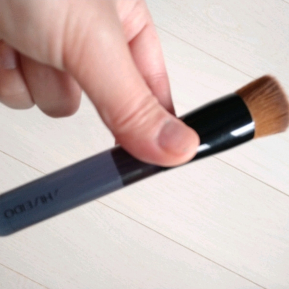 SHISEIDO foundation brush (professional quality)